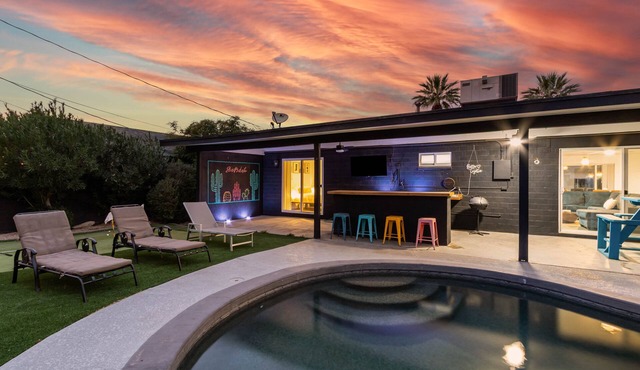 Scottsdale Summer Hideout + Private Pool and Putting Green, ideal location near Old Town
