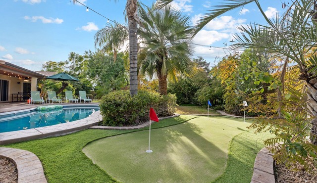 Scottsdale Tropical Paradise - Heated Pool! Hot Tub! Golf! Amazing Yard!