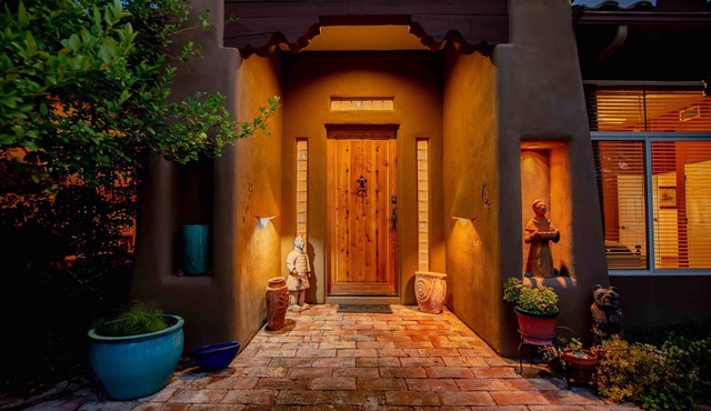 Scottsdale Villa - Spacious Golfing retreat, 4 Private patios, Pool-Game Room