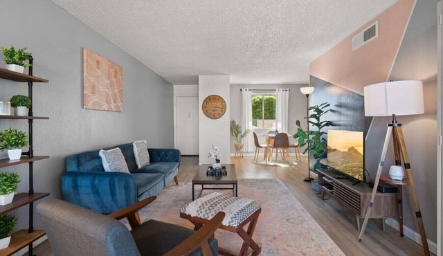 Scottsdale, Walk to Old Town + Pool/Hot Tub, 1BD:1BTH