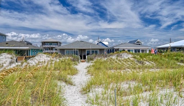 SeaClusion House - Oceanfront Double Duplex - Dogs Allowed