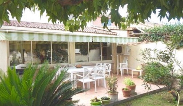 Seaside villa with terrace and garden