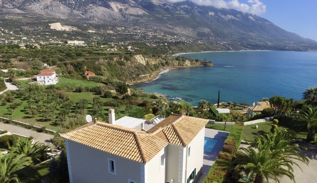 Seaspray Villa is a 3 bedroom Villa front of the sea with private swimming pool