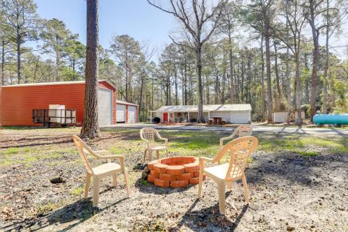 Secluded Newport Getaway w/Fire Pit & Grill!