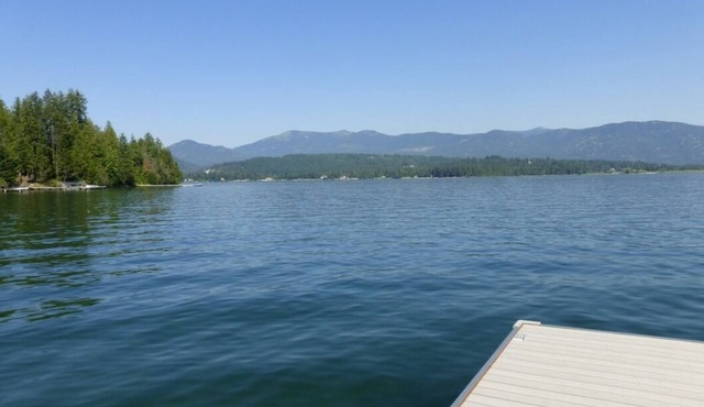 Secluded waterfront with private deep water dock. 5 miles from Sandpoint WiFi