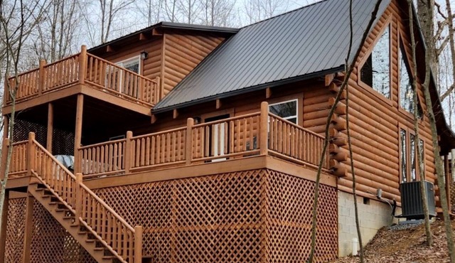 Secluded Wooden Cabin with Fire Pit, Barbecue and Hot-tub in Campbellsville, Kentucky