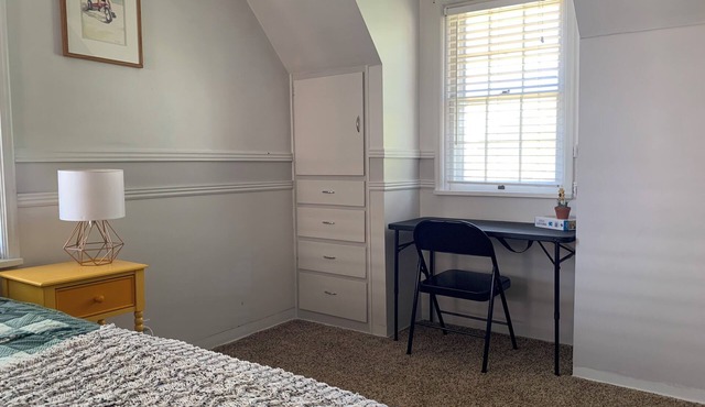 Second-Story Sunflower Suite: Near DFC Sites