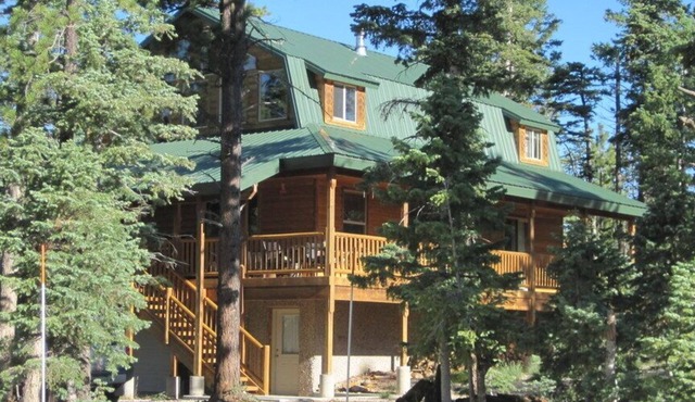 See Zion & Bryce Nat'l Parks! Beautiful cabin, lovely mountain location!