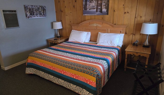 Sequoia Nat. Forrest, Bar & Restaurant , Hotel, Store. Located on 4 acres Wi-Fi