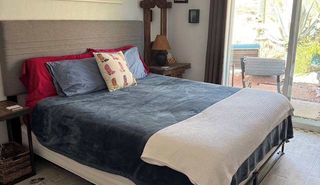 Serene 1-bedroom attached casita with AC in the Catalina Foothills of Tucson.