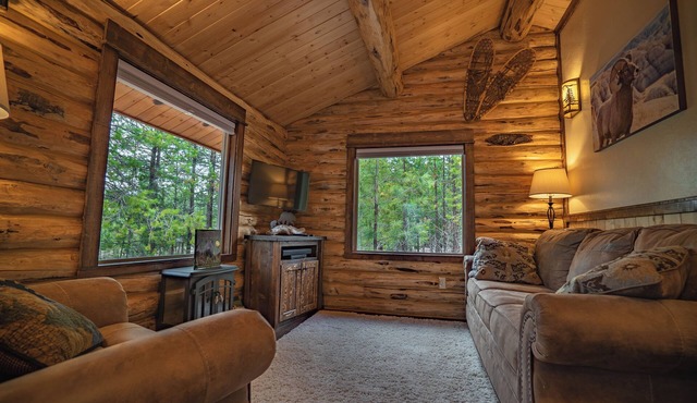 Serene 1-bedroom Cabin in Beautiful Libby Montana
