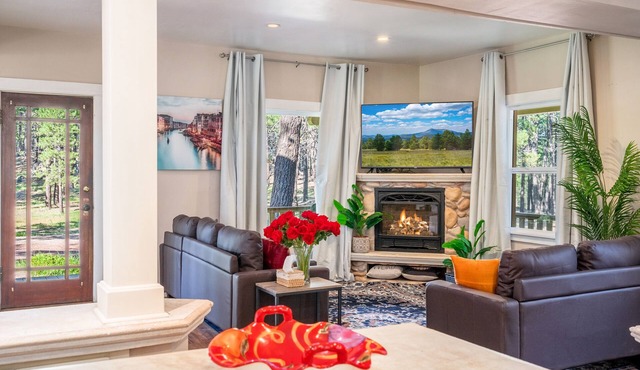 Serene Historic Cottage: Mountain Views, Hot Tub, Fire Pit, Fireplace, Snowbowl