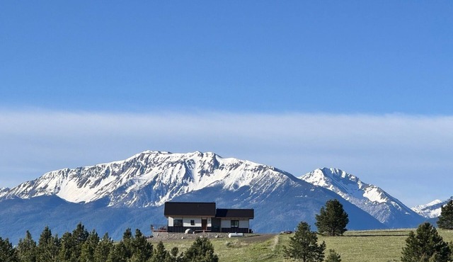 Serene Japanese Home with Breathtaking Views in Oregon — Only 15 Min to Joseph