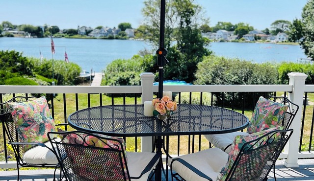 Serene Waterfront 3-BR house with Loft, 1 mile walk to Charlestown beach