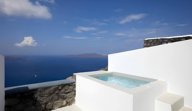 Serenity Suite Caldera View with Hot Tub