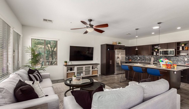 Seville Home w/Heated Pool! 30 Night Min