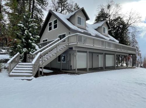 Shaver Lake, 4 BDR HOT TUB Misty Mountain Retreat