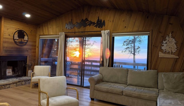 Shaver Lake Cabin, Views, 5 Acres, Sleeps 14, A/C, Starlink Wifi