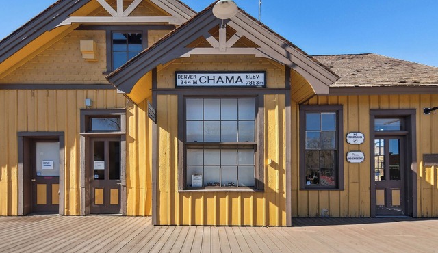 Single Tree Cottage - Walk to Downtown Chama!