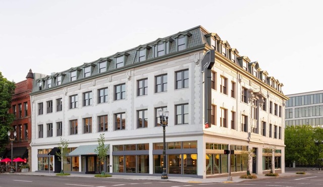 Situated in the Thriving Central Eastside! Pet-friendly, Near Hawthorne District
