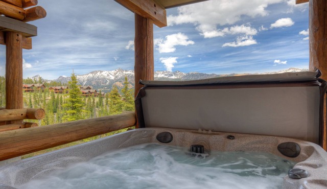 Ski-in/Ski-out w/Private Hot Tub & Pet Friendly in Moonlight - Saddle Ridge - Mountain Vista Chalet
