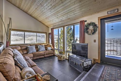 Ski, Soak & Explore! Granby Getaway w/Mtn Views