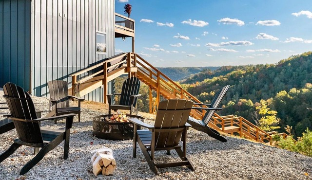 Skybox Cabin - Panoramic Gorge Views + Hot Tub