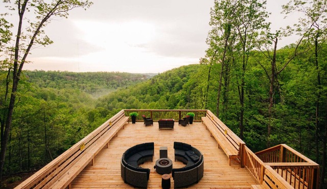 Sleeps 12 | Arcade Room | Hot Tub | Group Getaway