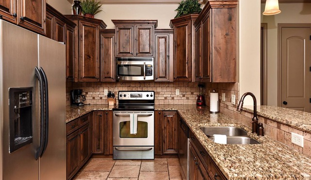 SLEEPS 12! ASTONISHING Condo Resort Close to ZION's National Park