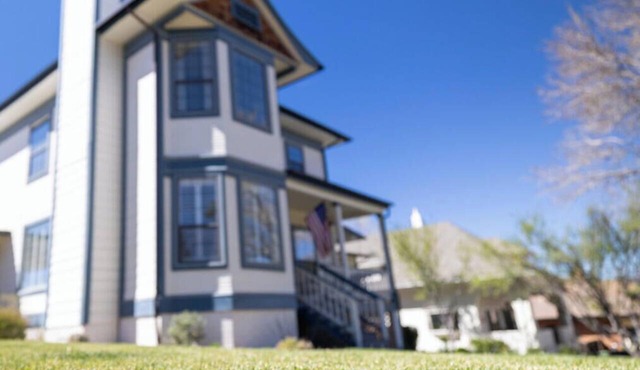 *Sleeps 14 *Walk to Downtown *Playhouse *BBQ