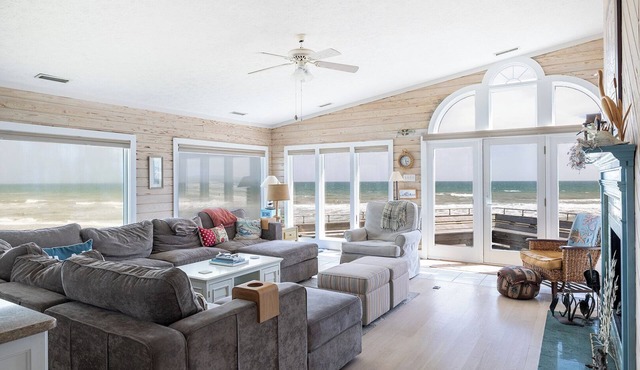Slow M'Ocean: Oceanfront, Elevator, 4BR, 4.5BA, Community Pool