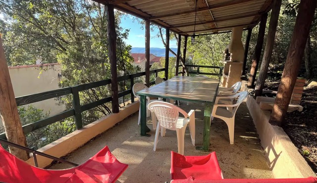 Small house near the beach L'Immortelle (800 meters on foot).