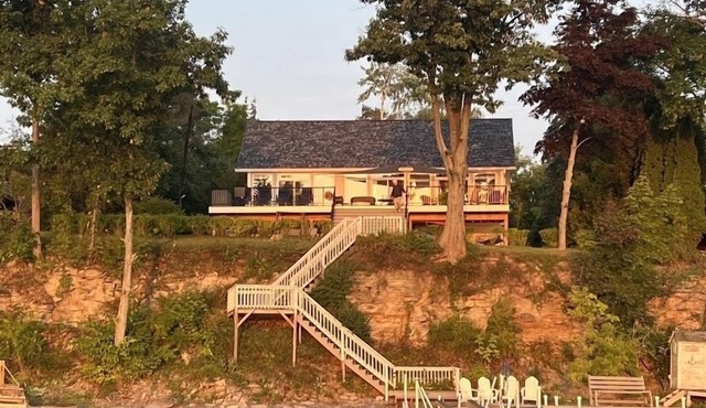Smith's Lake House 4 bedroom, enjoy spectacular sunrises, 2 bathroom, built 2021