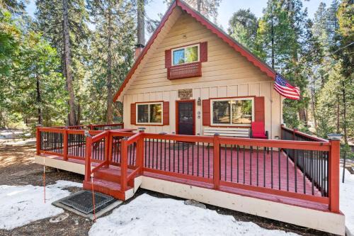 Smoke Tree-Newly Updated Family Retreat