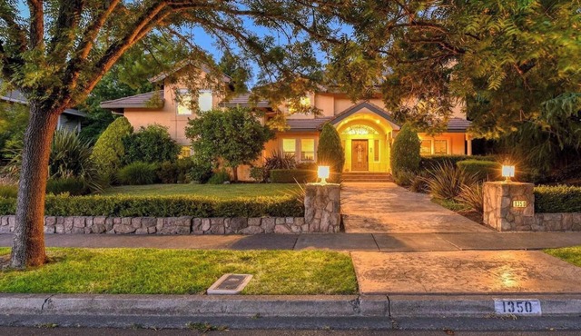 Spacious 1-bedroom apartment in the beautiful Browns Valley, Napa neighborhood