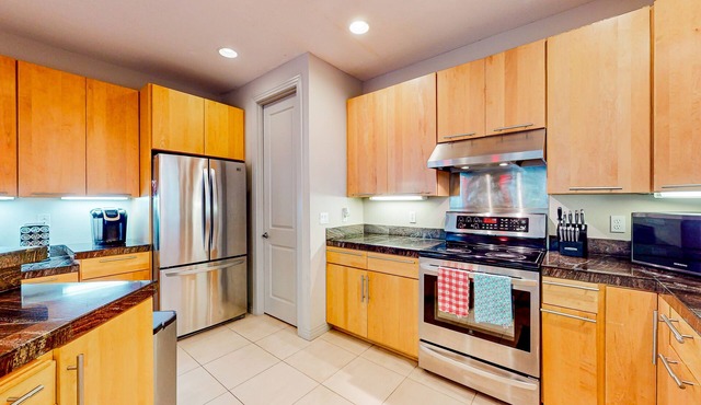 Spacious 2-story home with private outdoor areas, amazing views, BBQ, & W/D