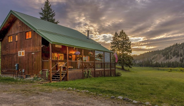Spacious 4 Bedroom Rock Creek Cabin Near Philipsburg
