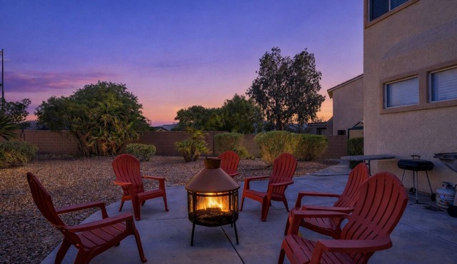 Spacious 4BR Home ,King Beds ,Near Nellis AFB -Pet-Friendly