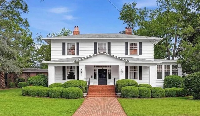 Spacious 5 bedroom house in tranquil Ashburn with AC
