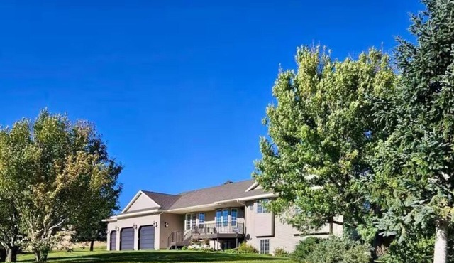Spacious 5BR Buckskin Rd: Mt Views, Chefs Kitchen, 3 Living Areas, 8mi to Dining