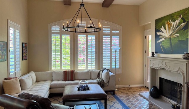 Spacious and Charming 2+ bedroom Villa in fabulous Scottsdale gated community!