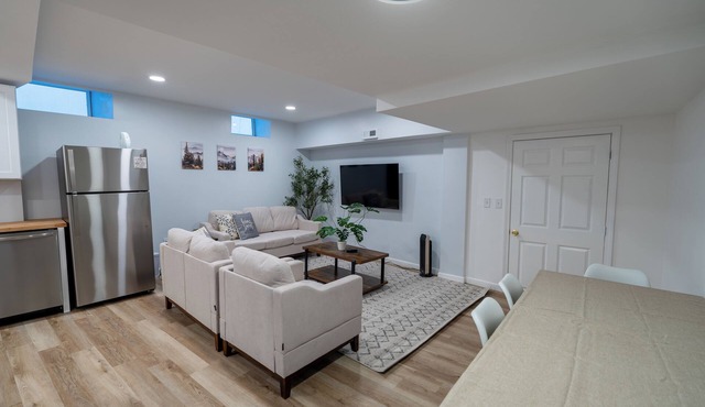 Spacious and Stylish Apartment Perfect for Your Getaway in Beverly!
