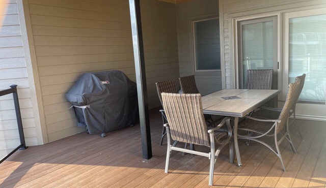 Spacious Bridges Bay Condo with stunning lake views and 6 waterpark passes!