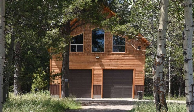 Spacious Cabin w/Game Room Near Yellowstone