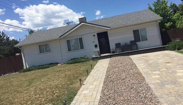 Spacious Charming 2-bedroom/2-bath house pet friendly with large yard in Denver.