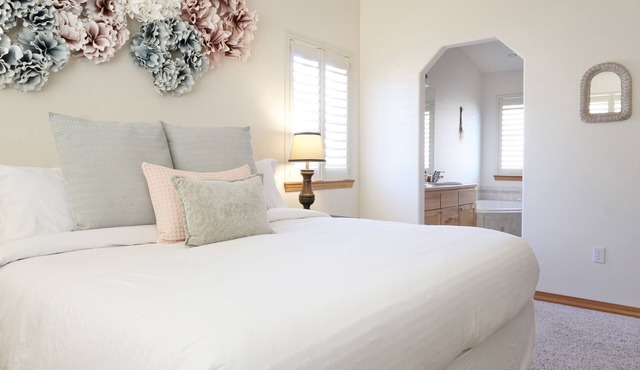 Spacious, Clean Home in Town w/King En Suite & Hot Tub