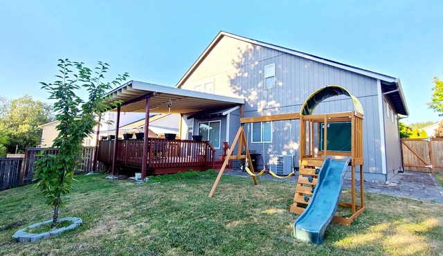 Spacious & Conveniently Located 4/2.5 House