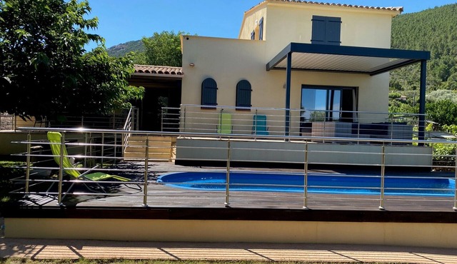 Spacious villa with private pool 10 minutes from the beaches