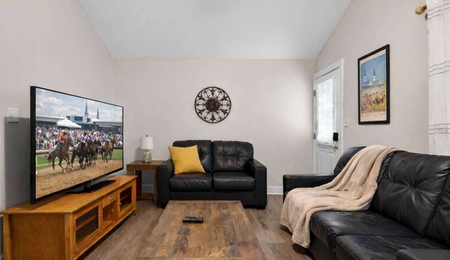 Spacious Highlands gem near Bellarmine & Bardstown