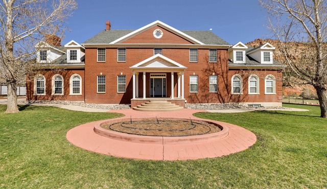 Spacious Hildale House w/Large Deck!